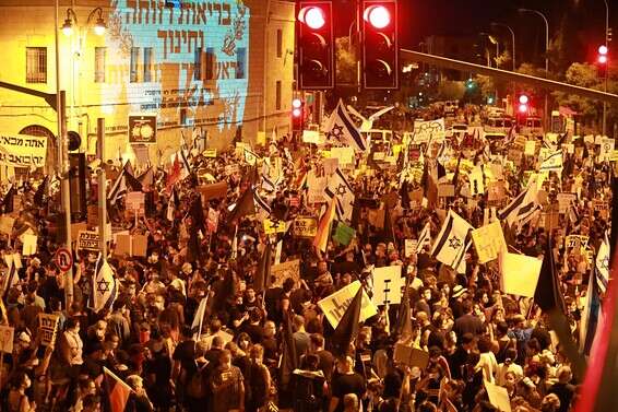 אלפים הגיעו למחות בירושלים // צילום: אורן בן חקון